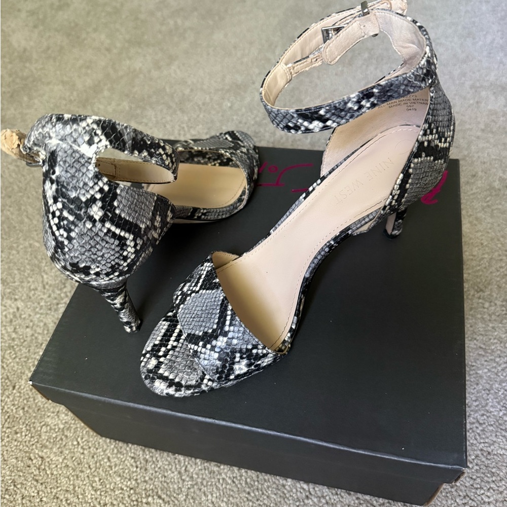 Nine West Snakeskin Patterned Heels Size 8